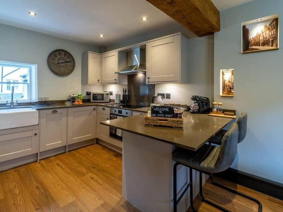 One Over Eight - Luxury One Bed Apartment 惠特比 外观 照片